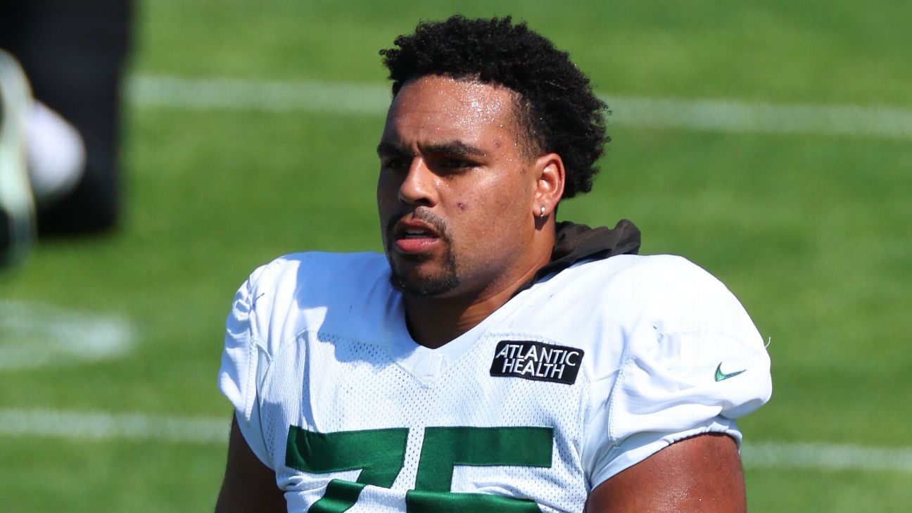 Jets' Breece Hall, Alijah Vera-Tucker suffer season-ending injuries