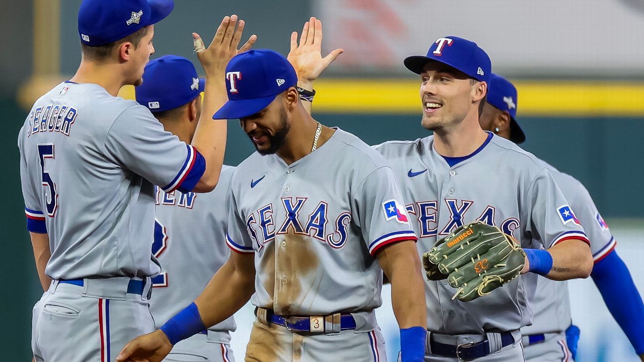 Rangers seize 'big moment,' snare 2-0 ALCS lead