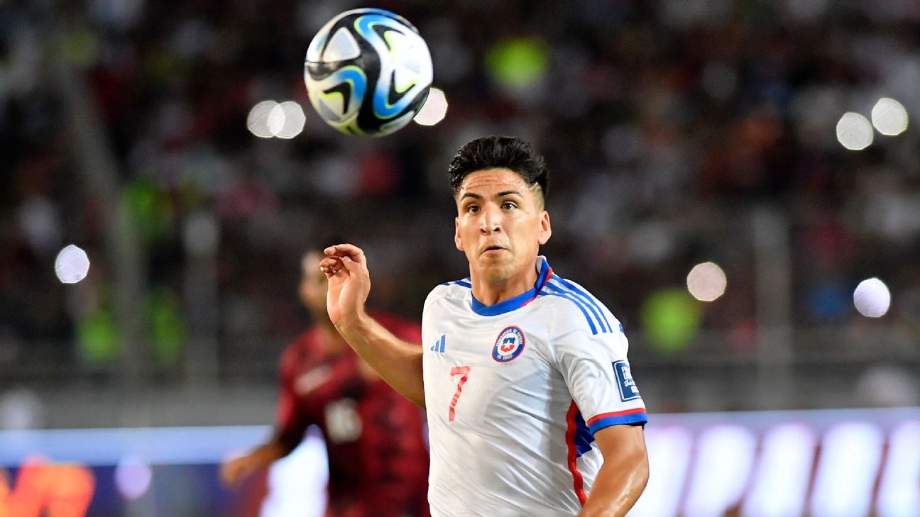 Marcelino Núñez jugó solo 12 minutos antes de ser expulsado ante