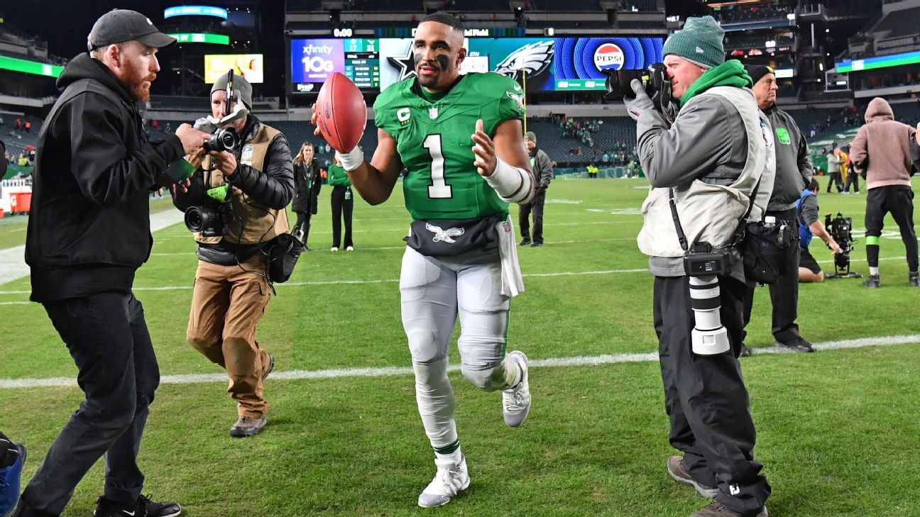 Jalen Hurts wears leg brace in 2nd half as Eagles top Dolphins