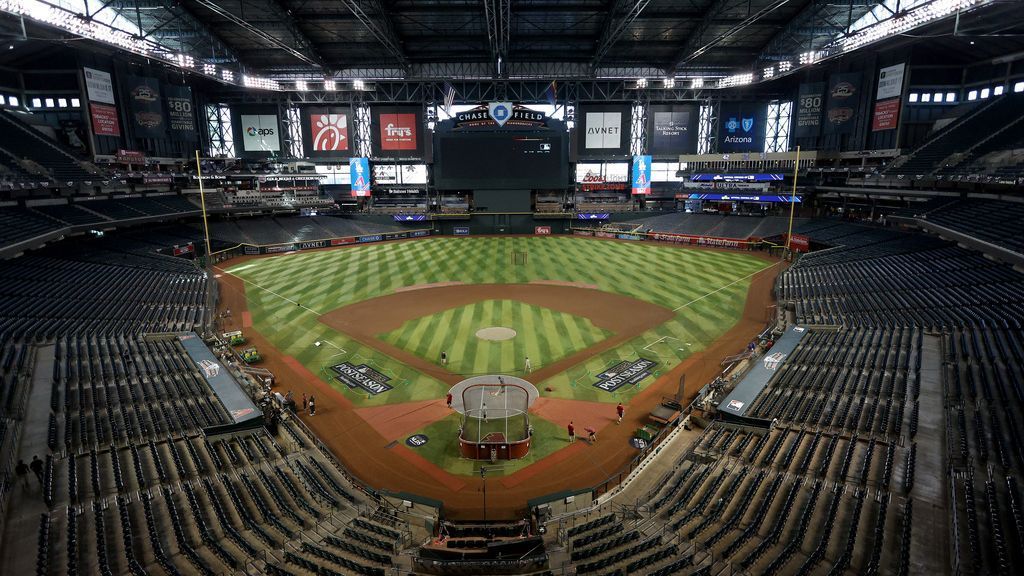 Chase Field roof open for Game 3 of World Series