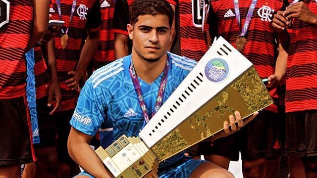 Goleiro da base do Flamengo trata câncer que descobriu após bolada em treino: Não vai me abalar