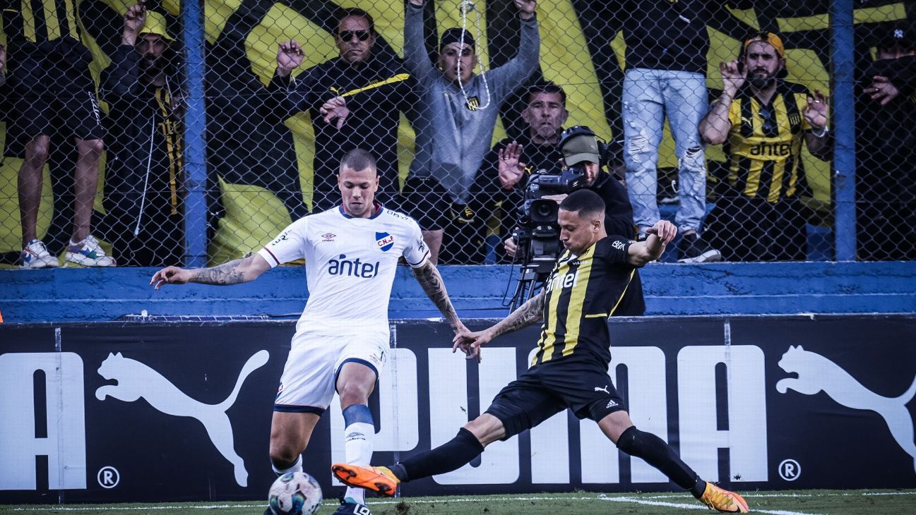 Nacional y Peñarol igualaron 2 a 2 en el Parque Central por el Clausura del fútbol  uruguayo 