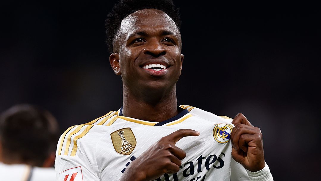 Real Madrid beat Valencia 5-1 to stay two clear of top spot