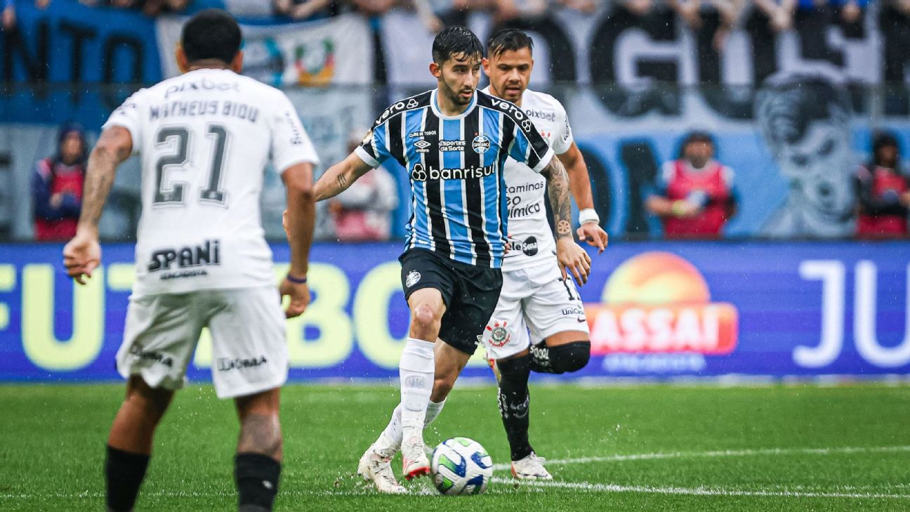 Em jogo com expulsões, Corinthians vence, respira e atrapalha Grêmio na briga pelo título do Brasileirão