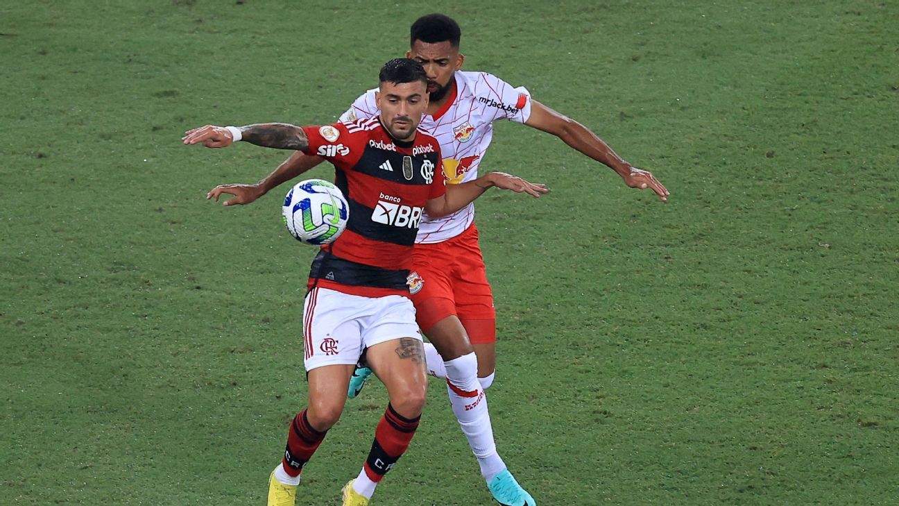 Arrascaeta agradece Flamengo por força-tarefa e breca empolgação após time colar em Palmeiras e Botafogo: O foco é jogo a jogo