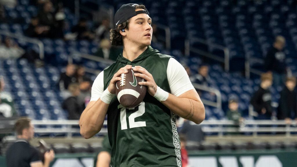 Michigan St. QB Houser to enter transfer portal