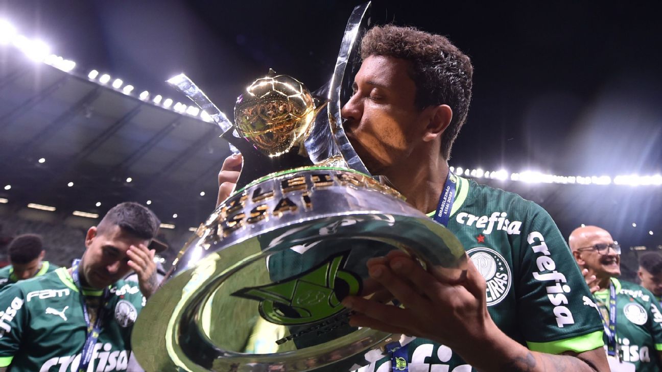 Marcos Rocha se despede do Palmeiras e se prepara para o Grêmio.