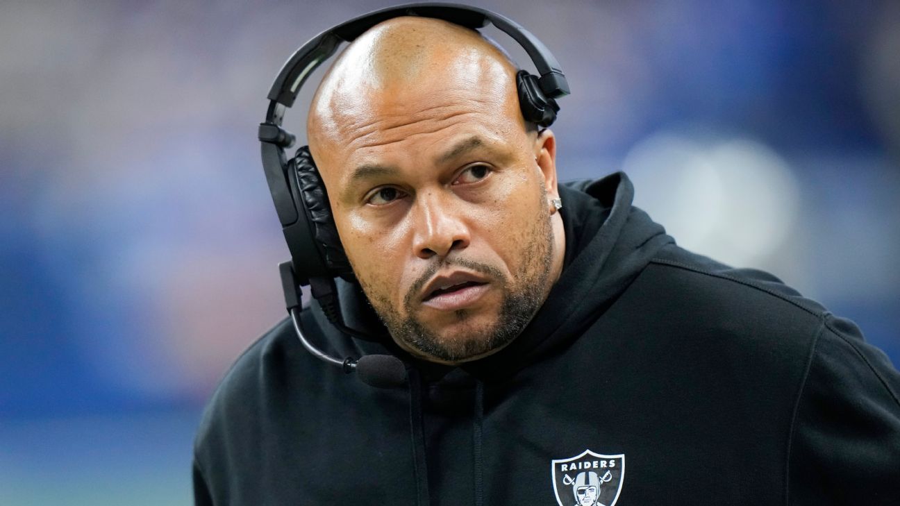 Raiders take away interim tag, title Antonio Pierce head coach