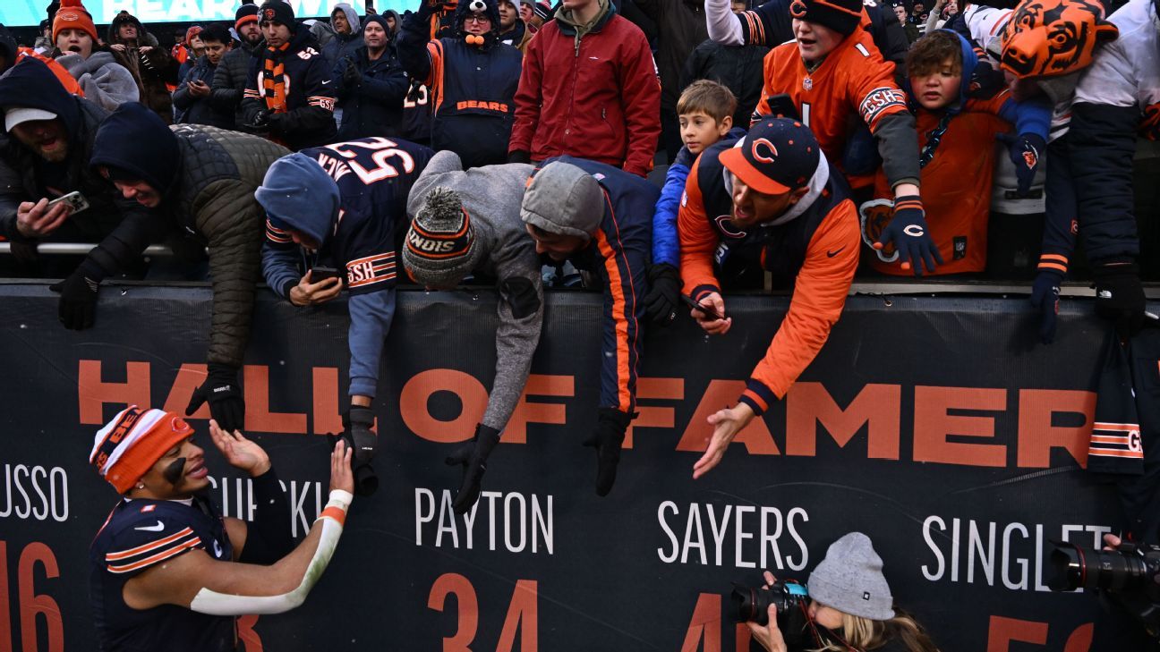 Bears celebrate win, top pick in 2024 NFL draft with Panthers loss ESPN