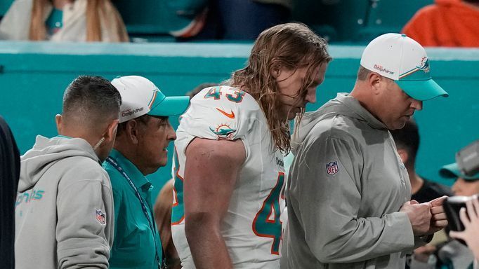 Photo of Die Dolphins-LBs Andrew Van Ginkel und Jerome Baker fallen für die Saison aus