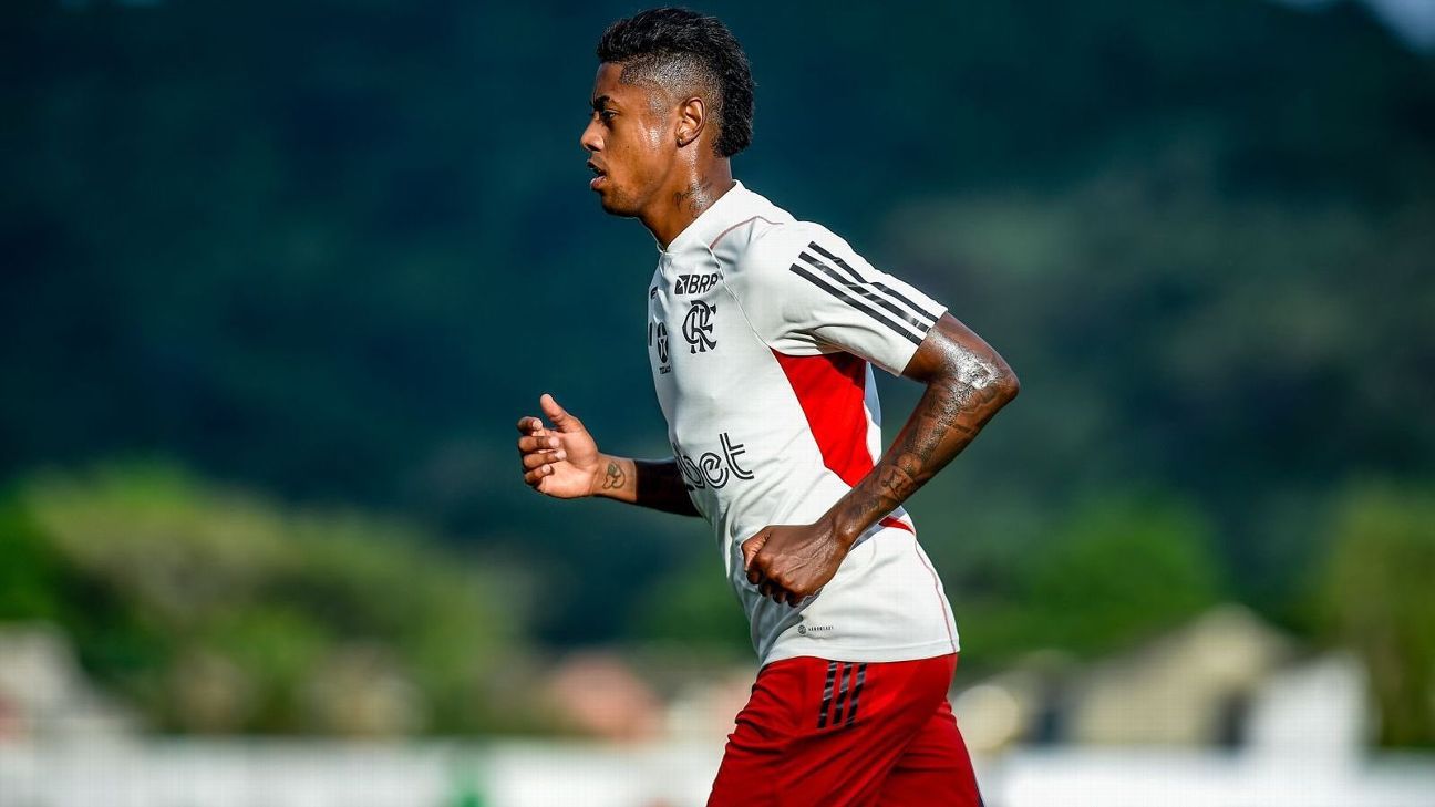 Bruno Henrique admite propostas de outros clubes durante processo de renovação com Flamengo: 