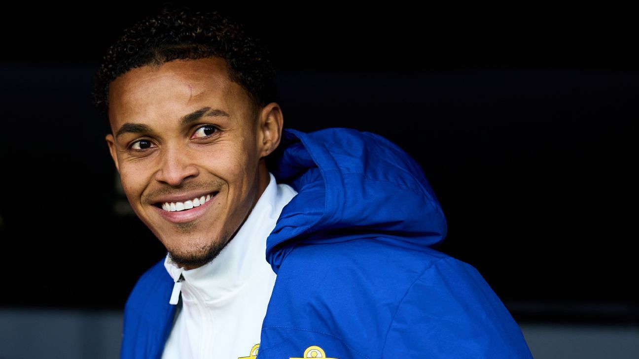 Chegada de Lázaro à São Paulo para ser reforço do Palmeiras.