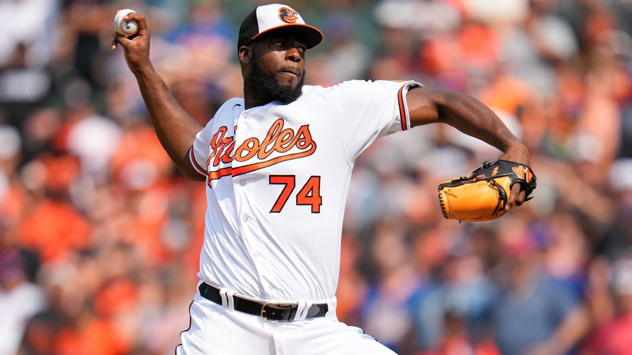 Orioles place closer Bautista (shoulder) on IL