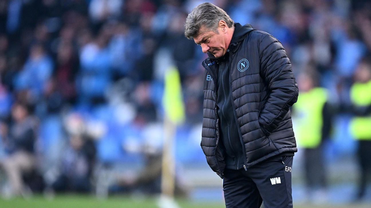 Napoli demite técnico dois dias antes de encarar Barcelona - ESPN