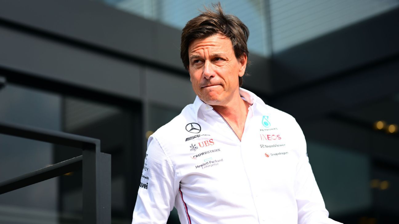 Le patron de Mercedes, Wolff, déclare que le double abandon au GP d'Australie est « brutal »