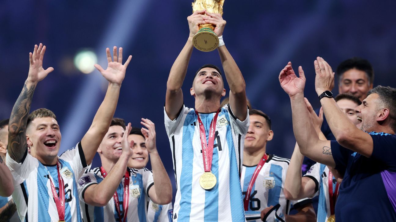 The world champion with Argentina remained in Qatar without a shirt or medal