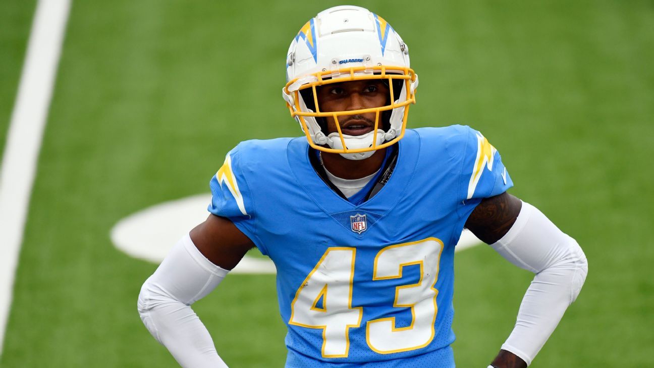 Commanders firman al esquinero Michael Davis, proveniente de Chargers