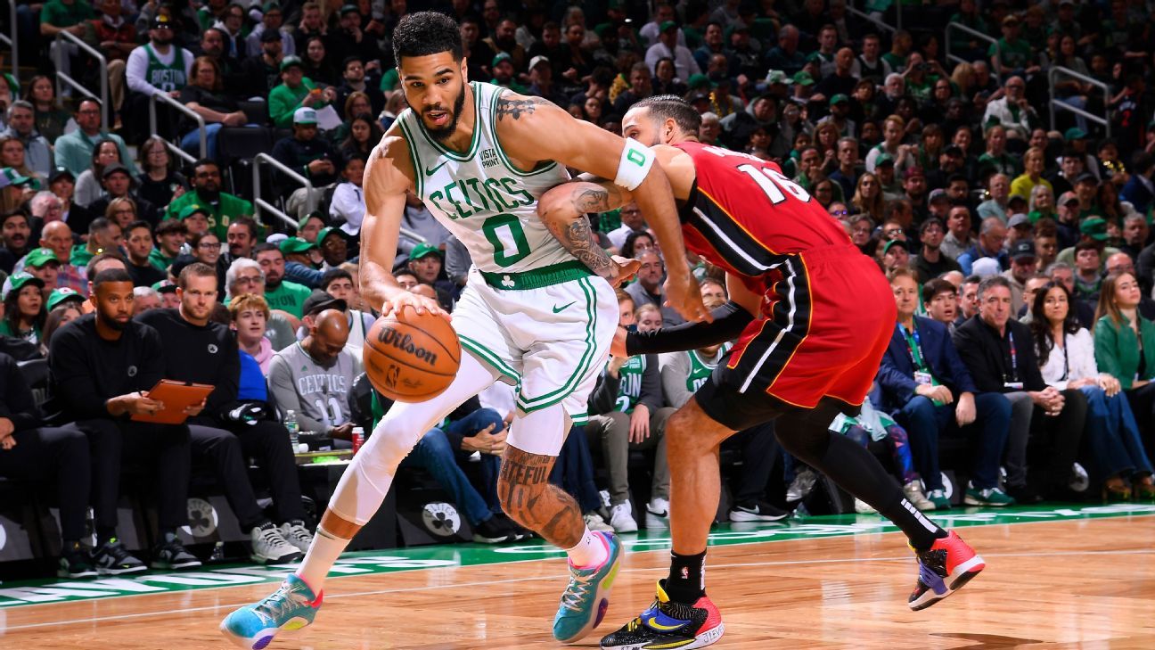 Jayson Tatum incite les Celtics à vaincre Heat, les minimisations tombent