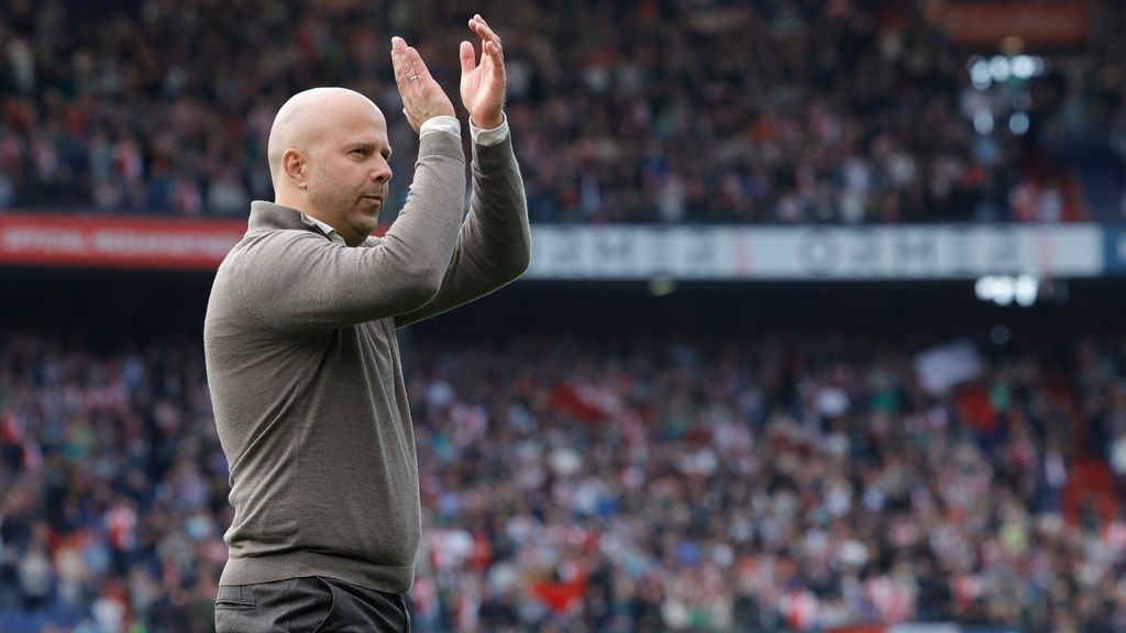 Liverpool entame des discussions avec Feyenoord au sujet de l’entraîneur Slot