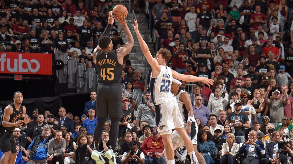 Donovan Mitchell et les Cavaliers reviennent en force pour évincer Magic lors du septième match