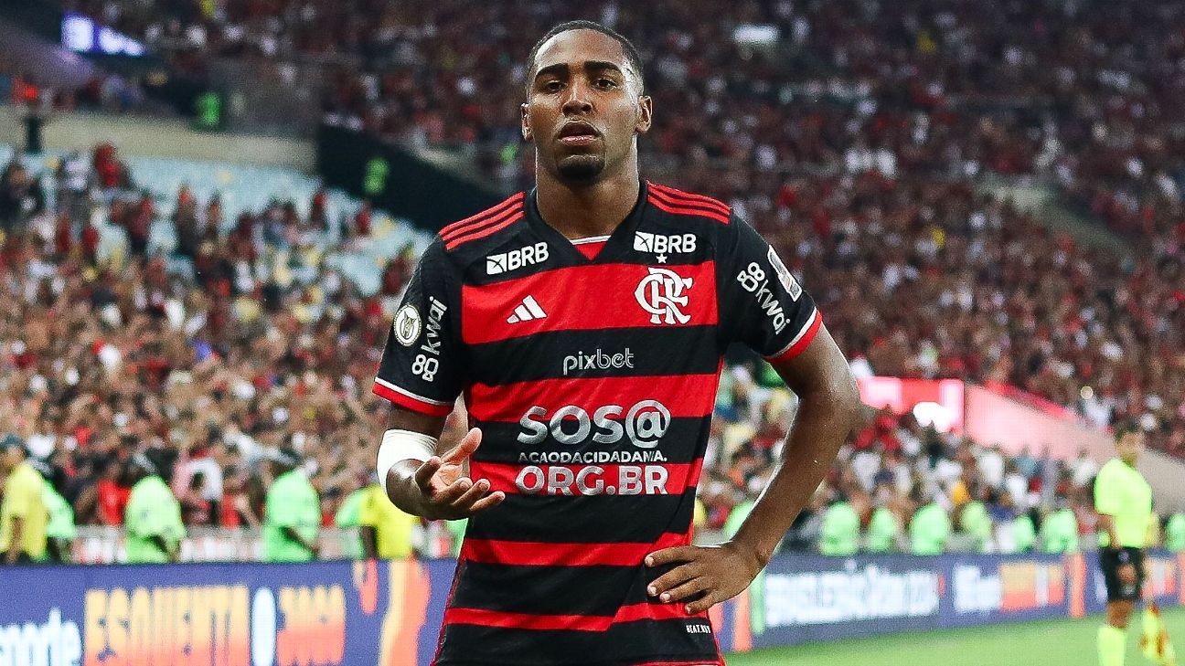 Torcida do Flamengo deve repensar vaias a Lorran, defende Fábio Luciano.