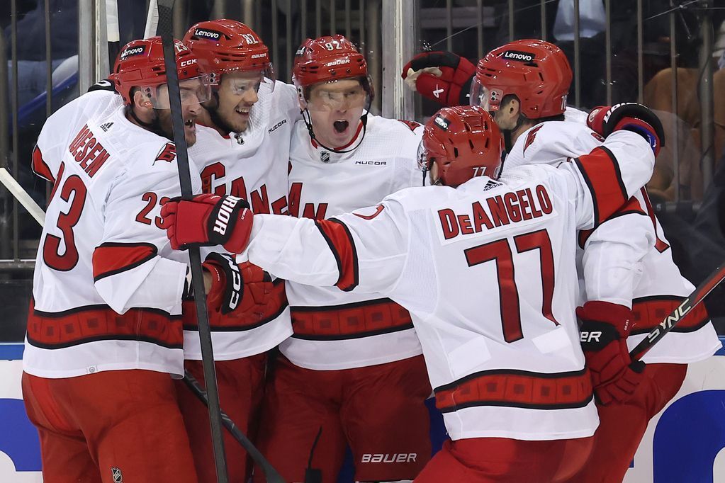 Canes score 4 in 3rd to beat Rangers, stay alive