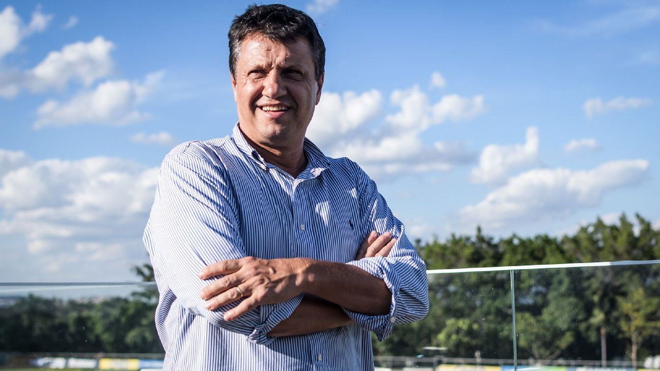 Cruzeiro contrata Adilson Batista para direção das categorias de base