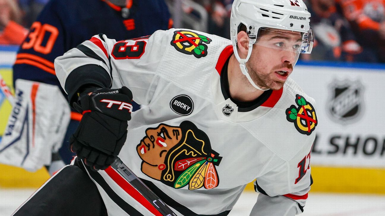 Sanford, Misiak land new deals from Blackhawks