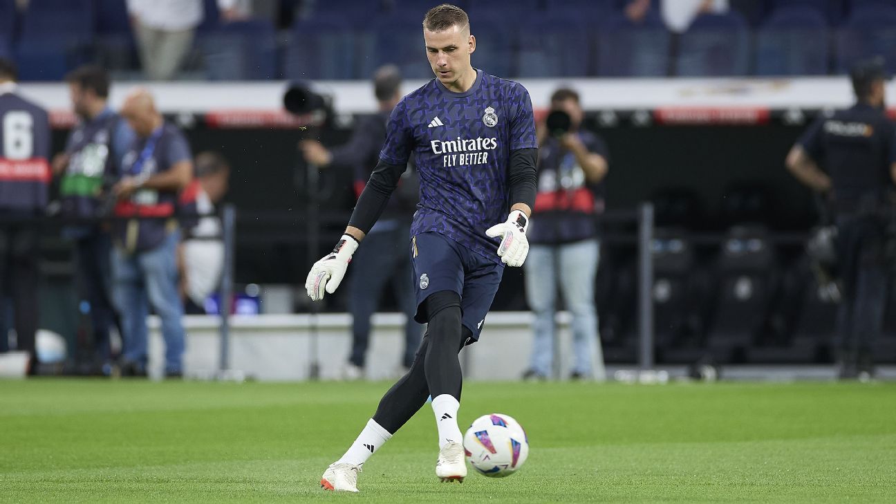 O goleiro Lunin chega a Londres para ingressar no Real Madrid