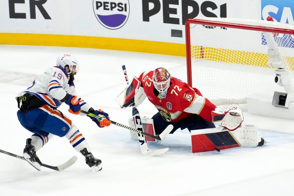 Los Oilers esperan que Sergei Bobrovsky de los Panthers pueda resolverlo