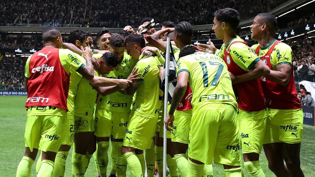 Palmeiras derruba último invicto do Brasileirão após expulsão de Hulk e golaço de Estêvão