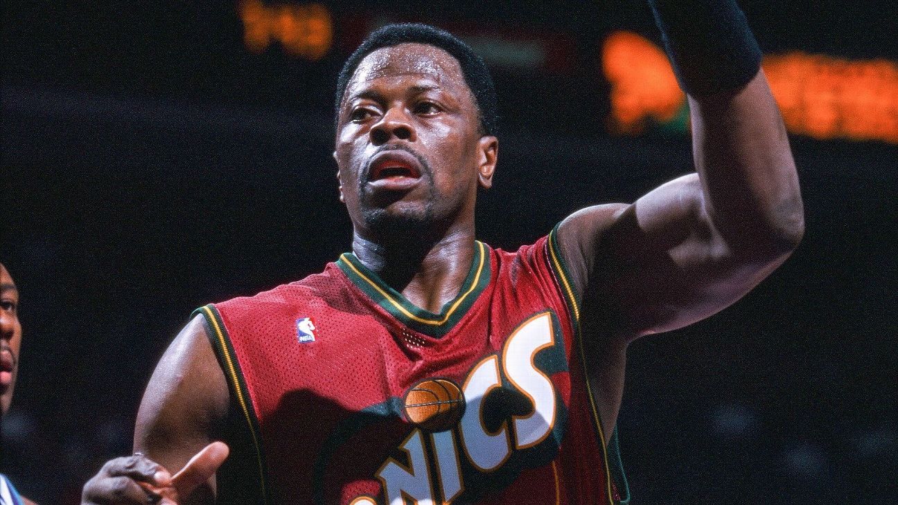 Патрик Юинг в форме Сиэтл Суперсоникс