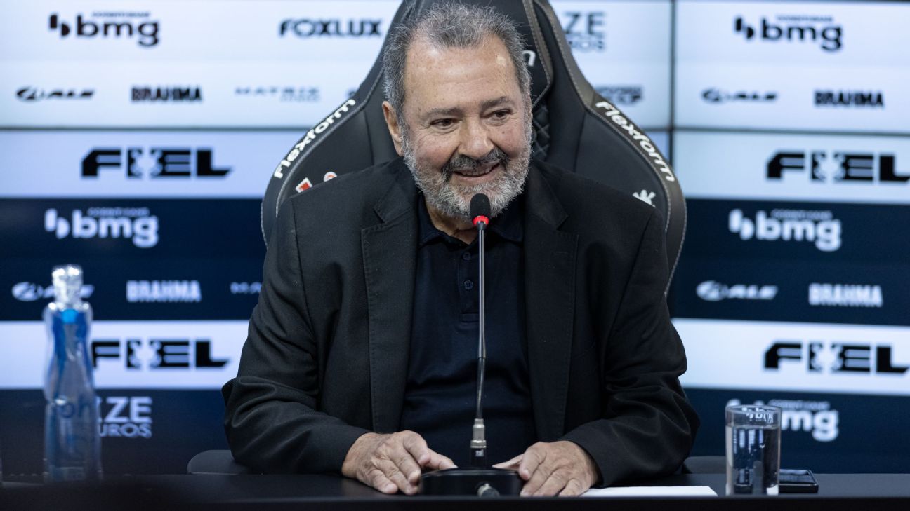 Ceo compara crises de Corinthians e Flamengo e foca dedicação total ao clube