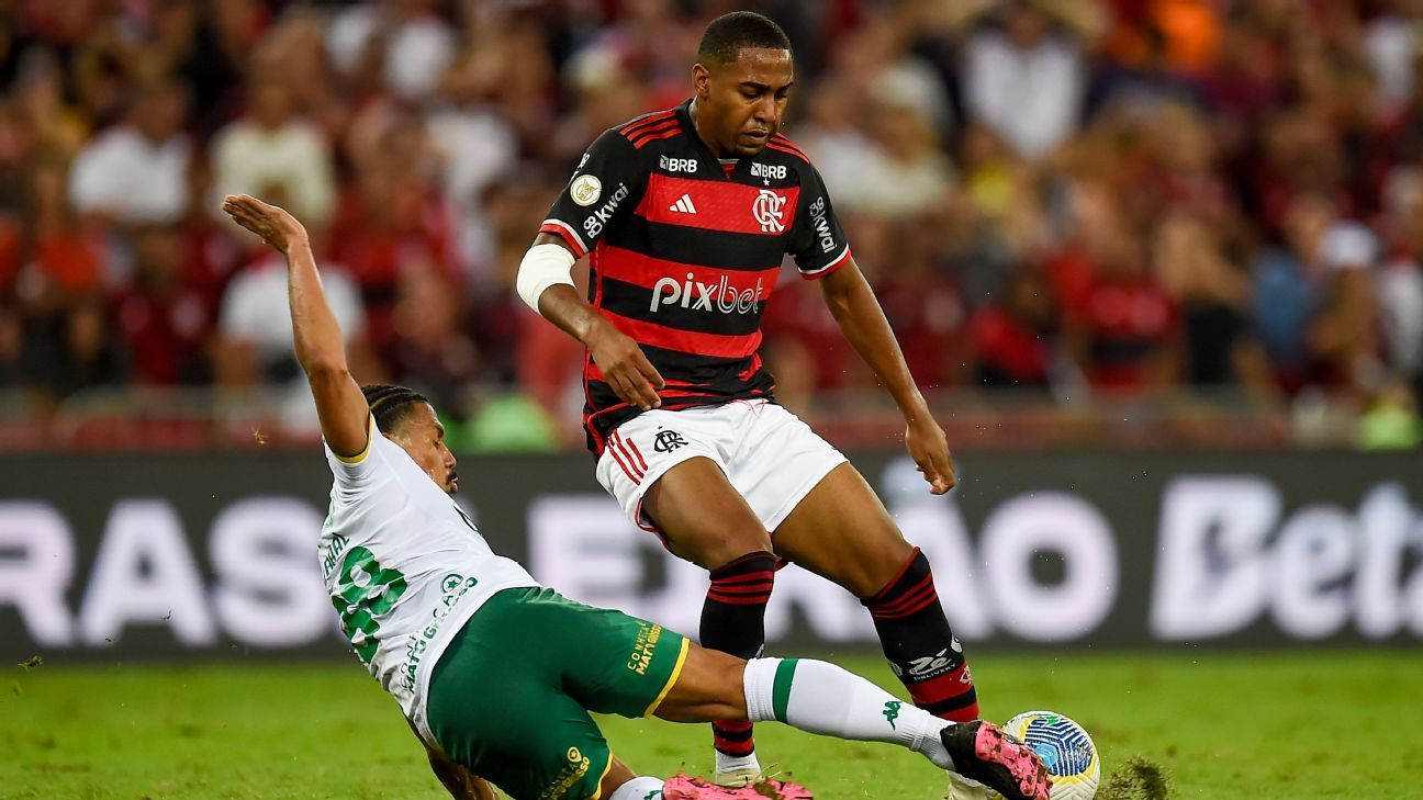 Desafio de Lorran para se destacar no Flamengo além das vaias.