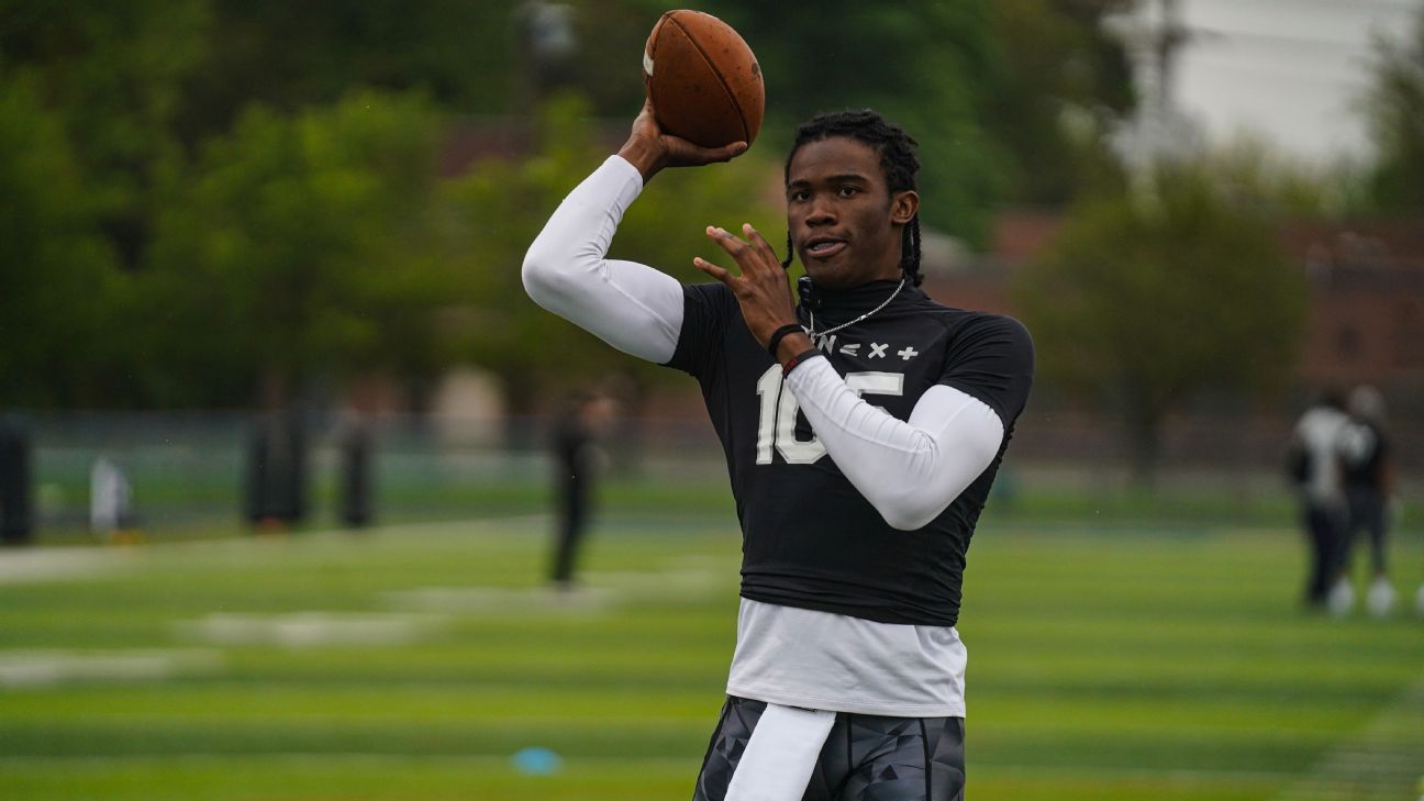 QB Underwood, No. 1 recruit for '25, flips to U-M