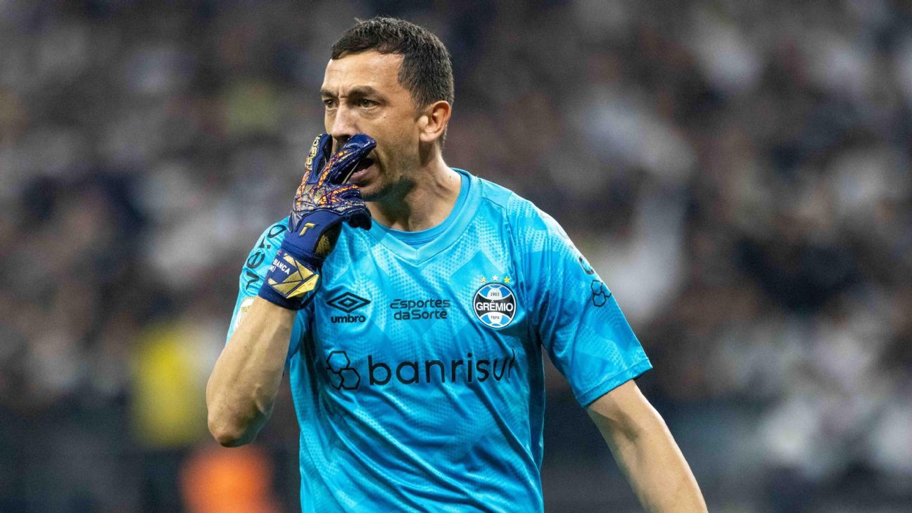 Goleiro do Grêmio critica arbitragem e acusa Corinthians de roubo em jogo