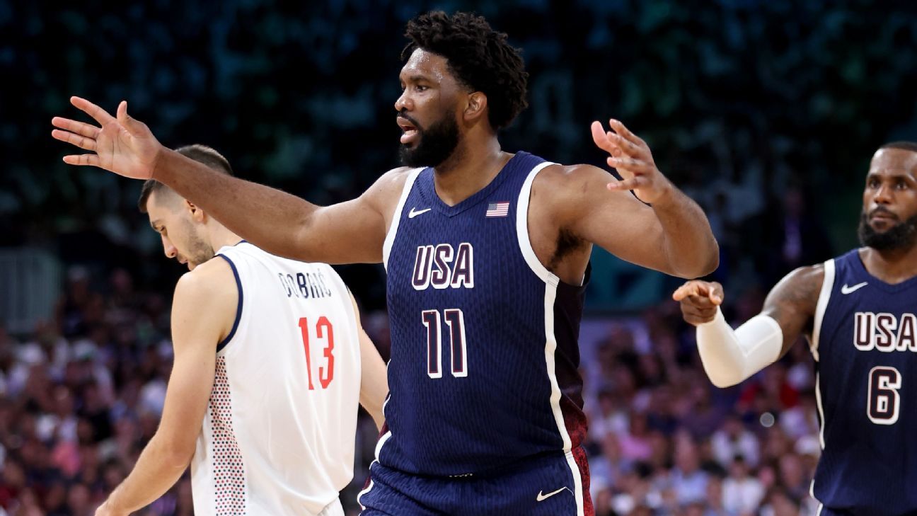 Les supporters français huent Joel Embiid lors de la victoire de l’équipe américaine contre la Serbie