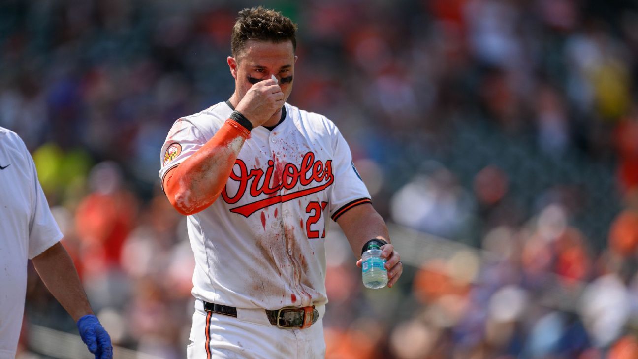 Orioles' James McCann remains in game after fastball to face - ESPN