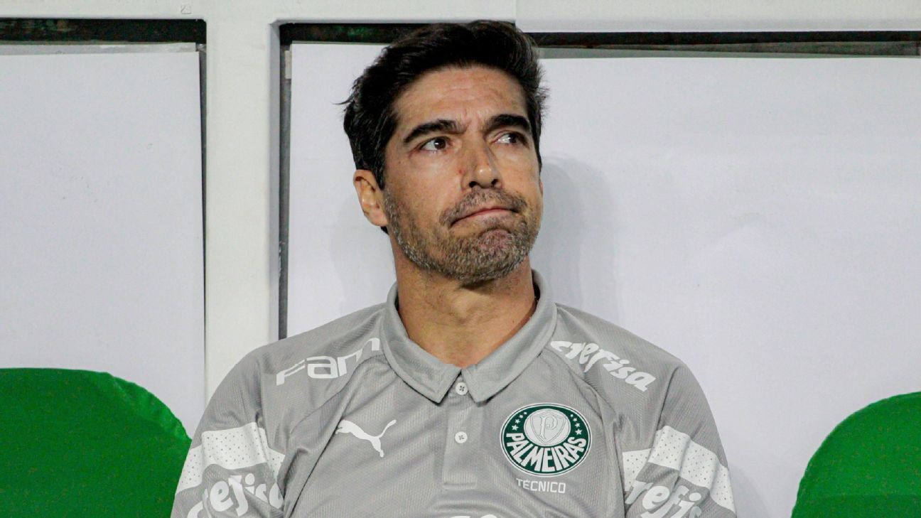 Abel Ferreira foi expulso após ter gesto obsceno flagrado pelo VAR