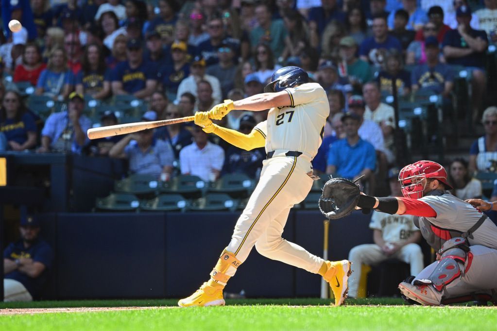 Willy Adames extends home run streak to 5 games, equaling Brewers record