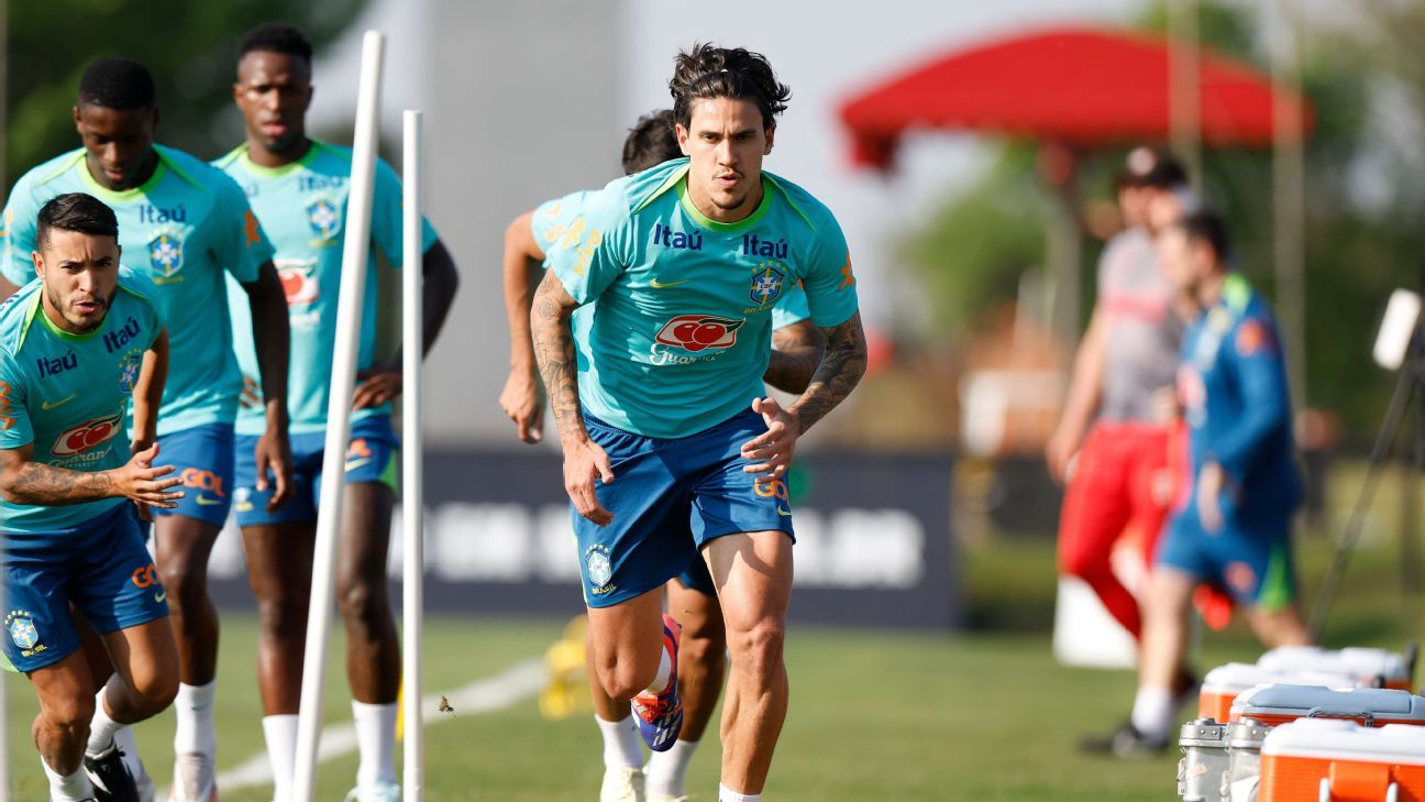 Pedro do Flamengo desfalcará time após lesão grave durante treino da seleção.