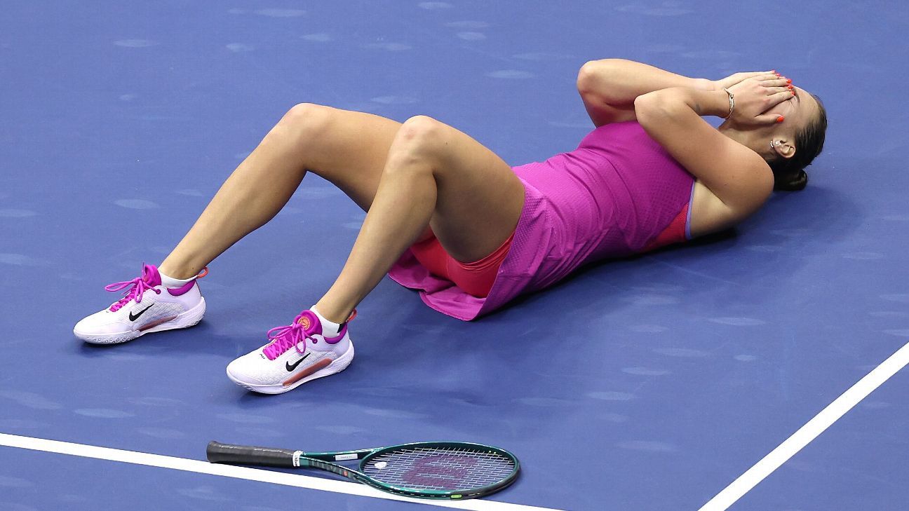 Aryna Sabalenka celebrando un título