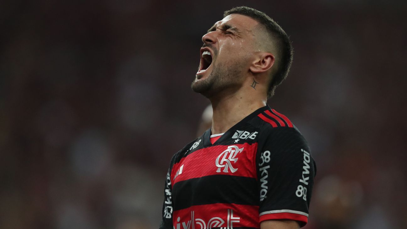 Arrascaeta marca gol decisivo e Flamengo avança para enfrentar Corinthians na semifinal.