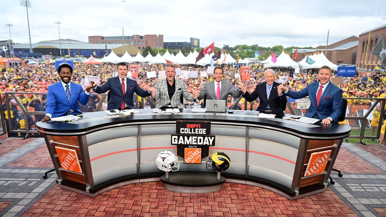 Best signs from “College GameDay” at Georgia-Alabama