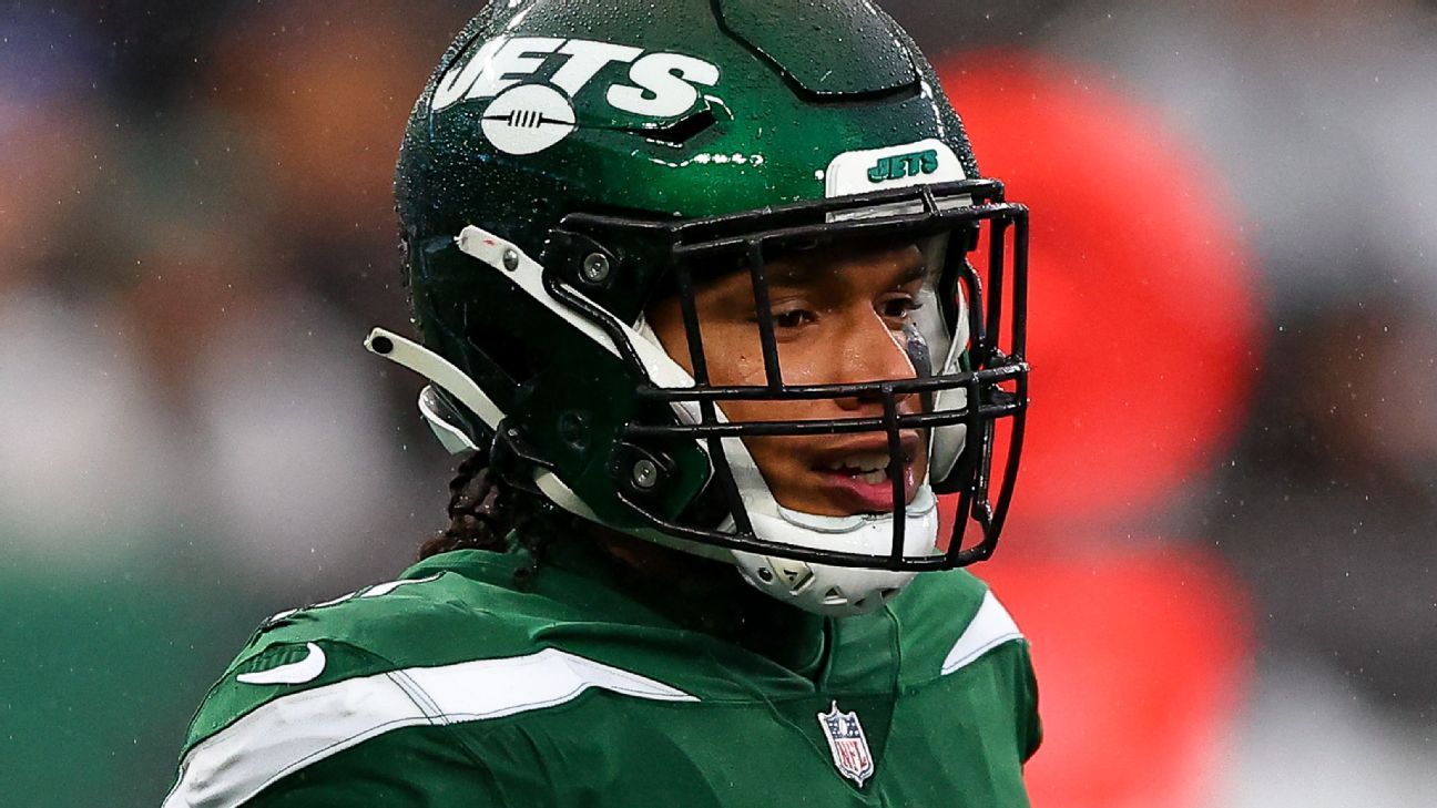 El ala defensiva de los New York Jets, Jermaine Johnson, se lesionó en la victoria por 24-17