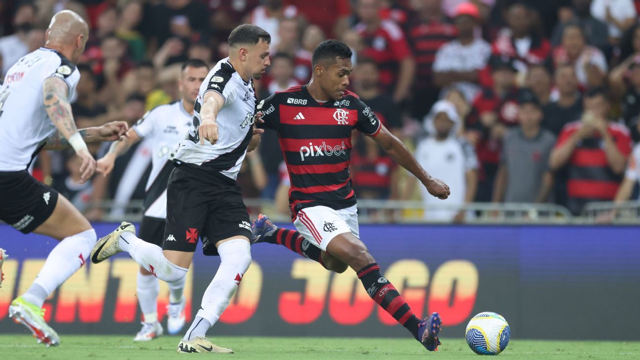 Alex Sandro destaca importância da vitória do Palmeiras sobre o Botafogo para o Flamengo.