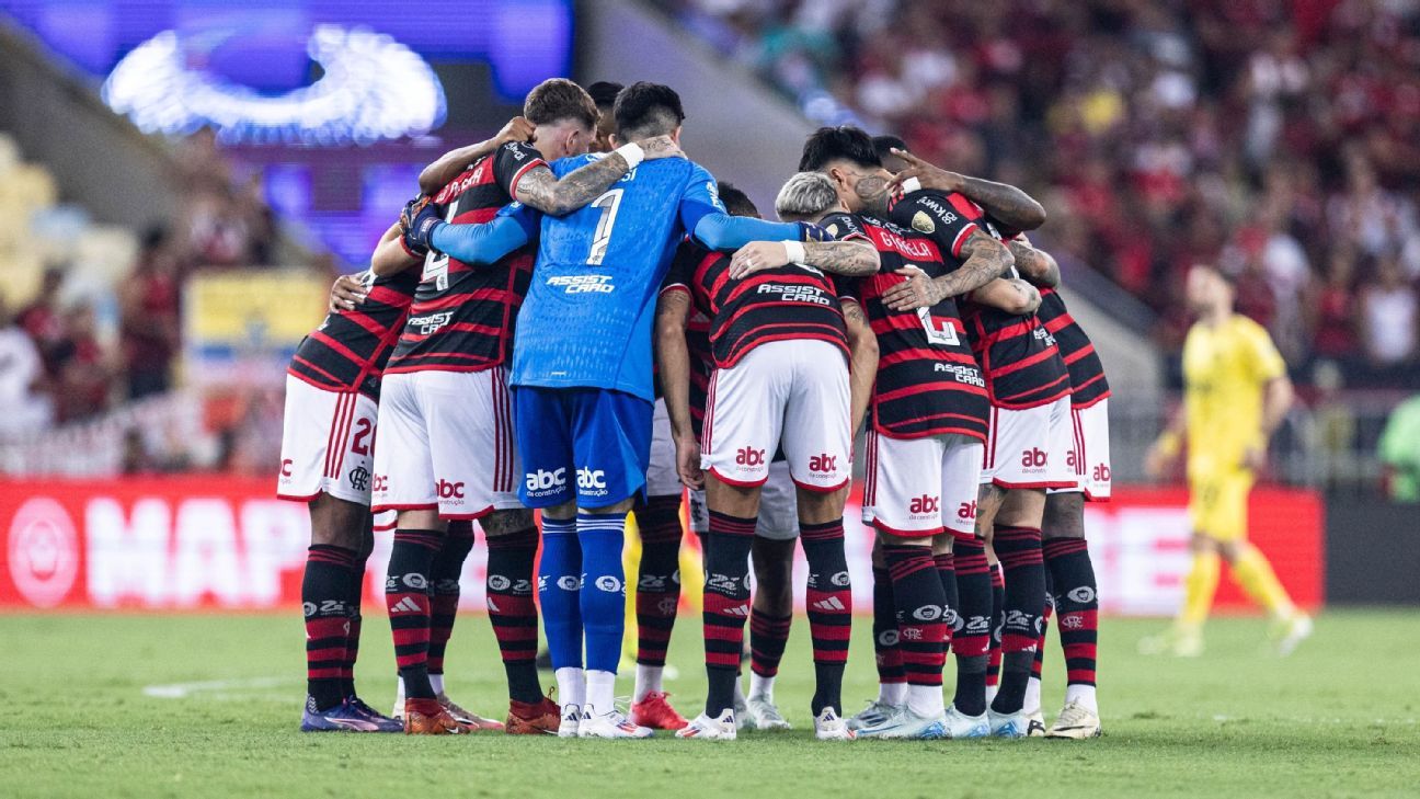 Rossi critica vaias da torcida do Flamengo durante partida decisiva.