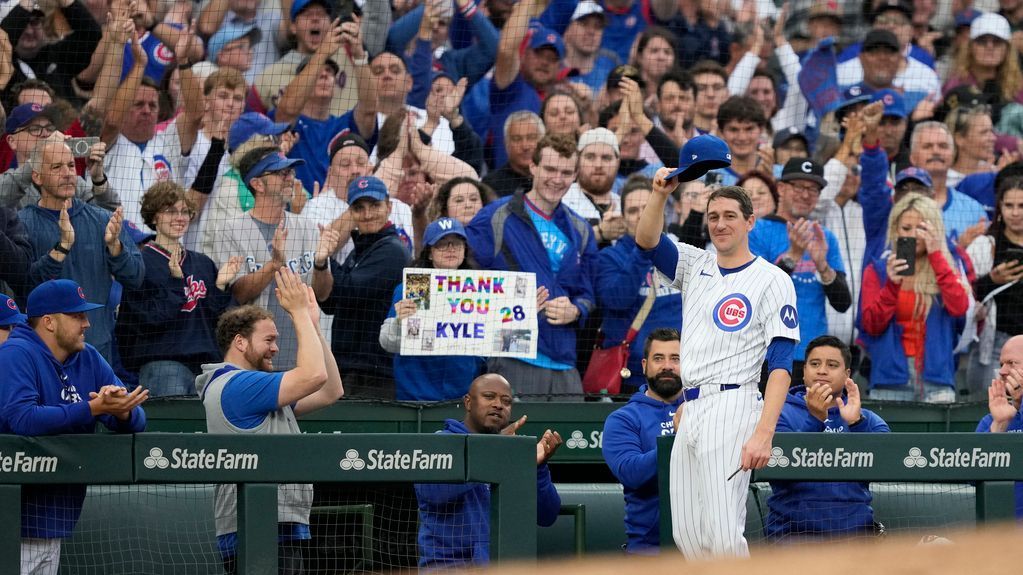 Hendricks tosses gem in likely final start for Cubs