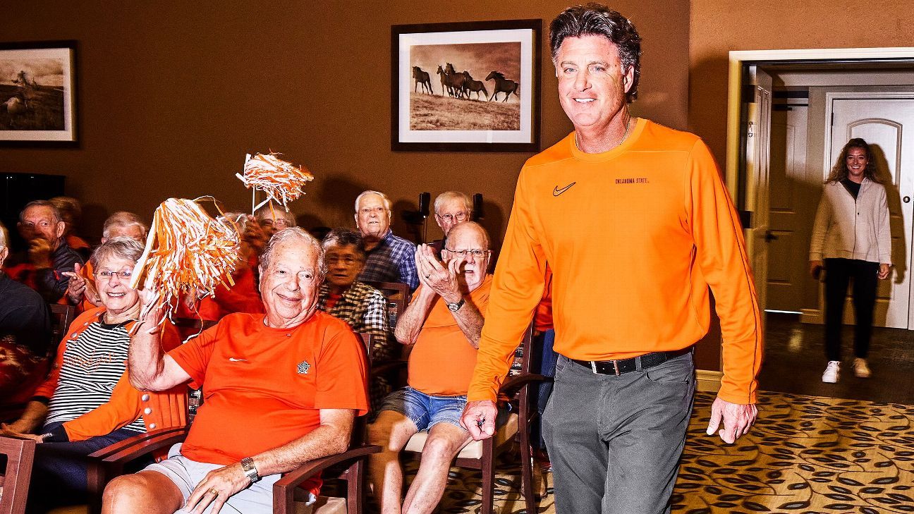 Bingo, movie nights and Mike Gundy! How Oklahoma State's radio show ended up at a retirement community